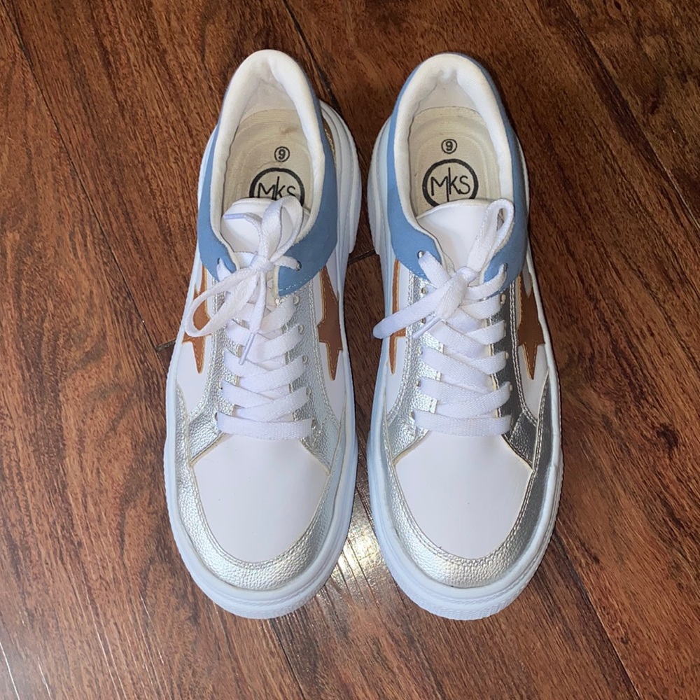 Womens shoes size 9 worn once